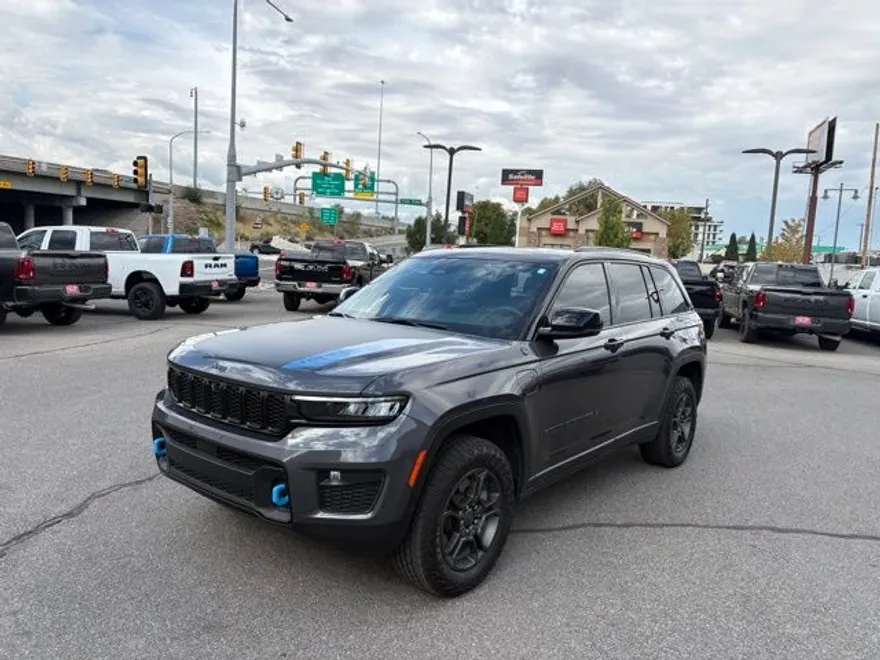 2024 Jeep Cherokee Trailhawk 4xe photo 1