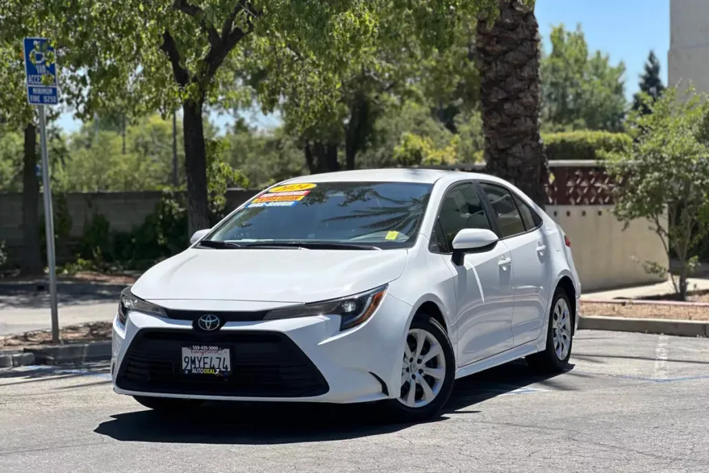 2024 Toyota Corolla LE photo 1