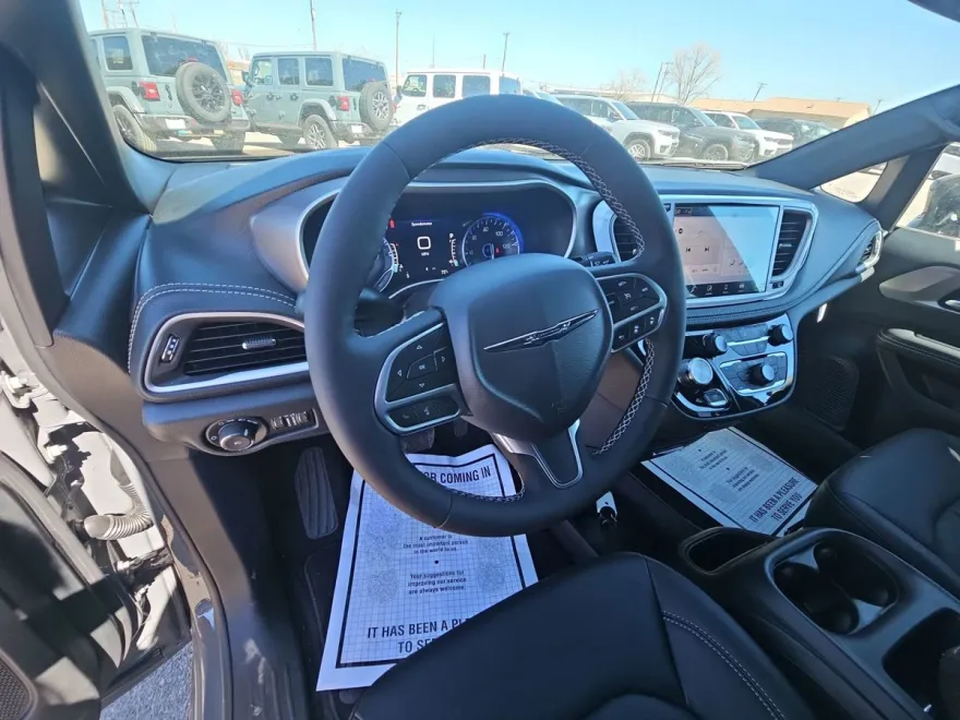 2025 Chrysler Pacifica photo 1