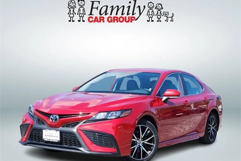 2024 Toyota Camry SE photo 1