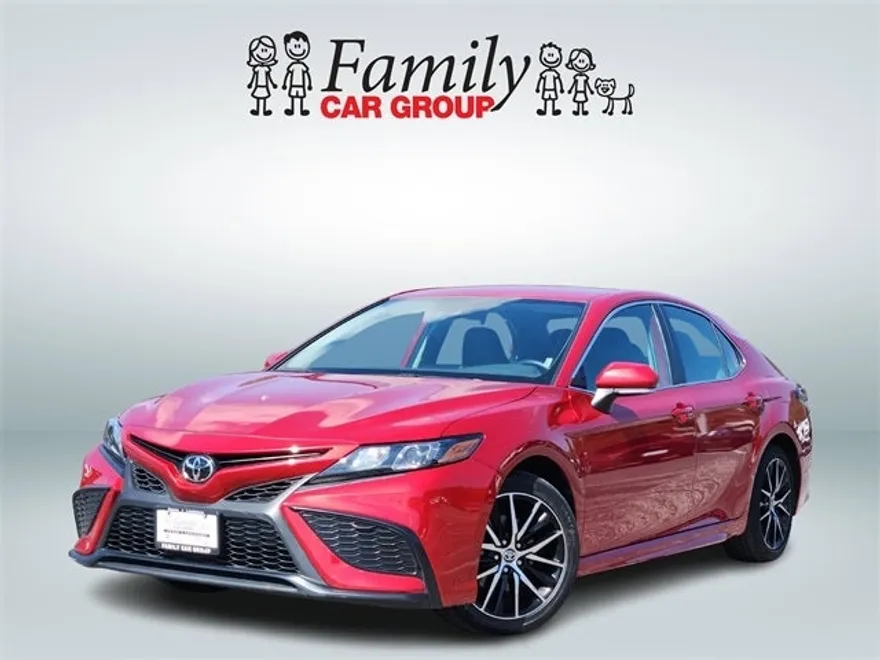 2024 Toyota Camry SE photo 1