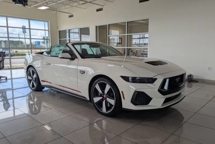 2025 Ford Mustang GT Premium photo 1
