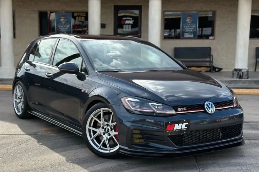 2019 Volkswagen Golf GTI photo 1