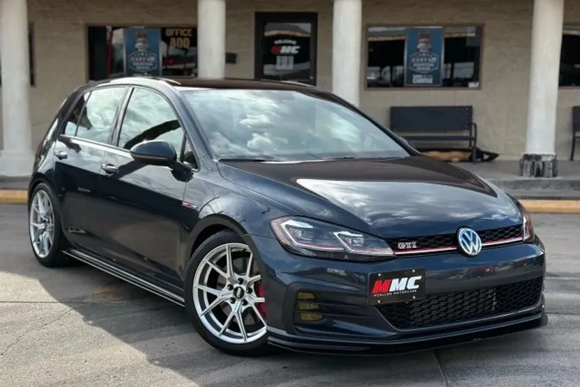 2019 Volkswagen Golf GTI photo 1
