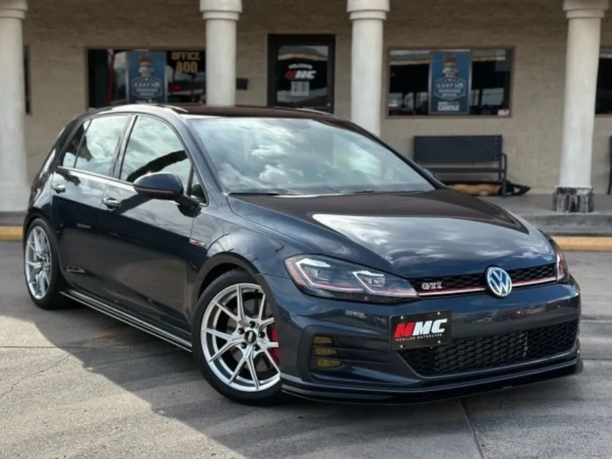 2019 Volkswagen Golf GTI photo 1
