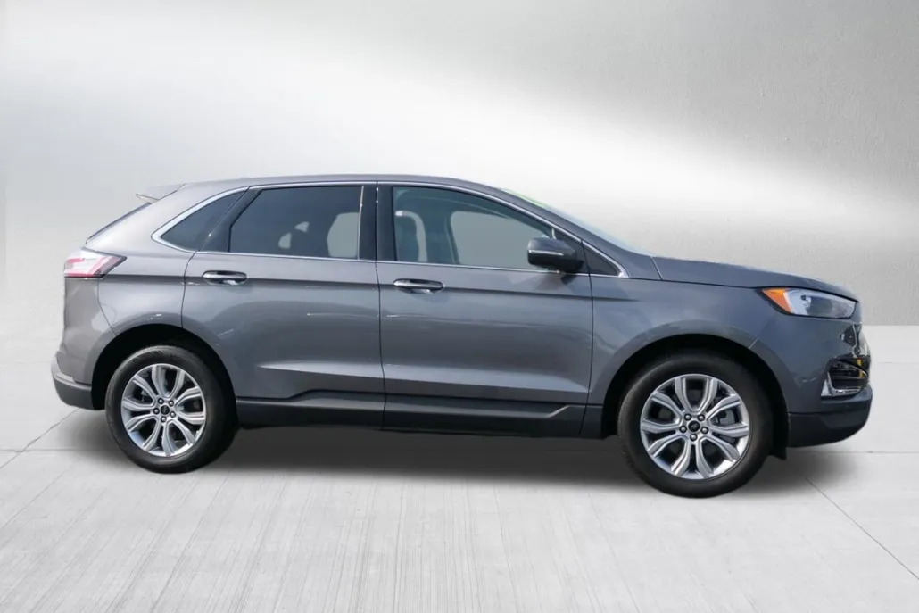 2024 Ford Edge Titanium photo 1