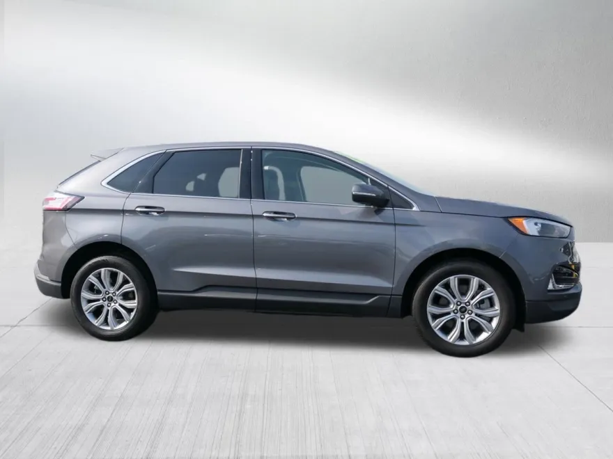 2024 Ford Edge Titanium photo 1