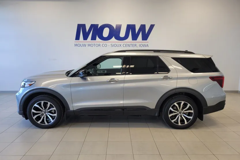 2021 Ford Explorer ST photo 1