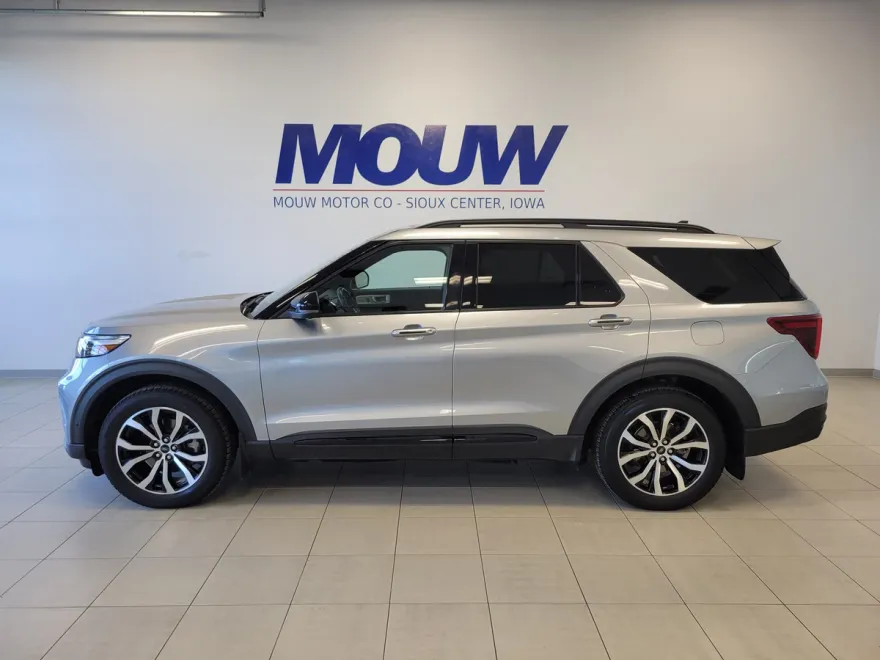 2021 Ford Explorer ST photo 1