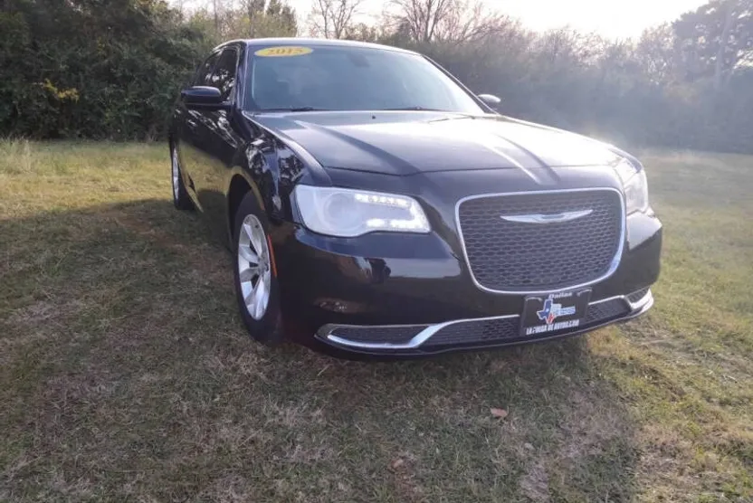 2015 Chrysler 300 Limited photo 1