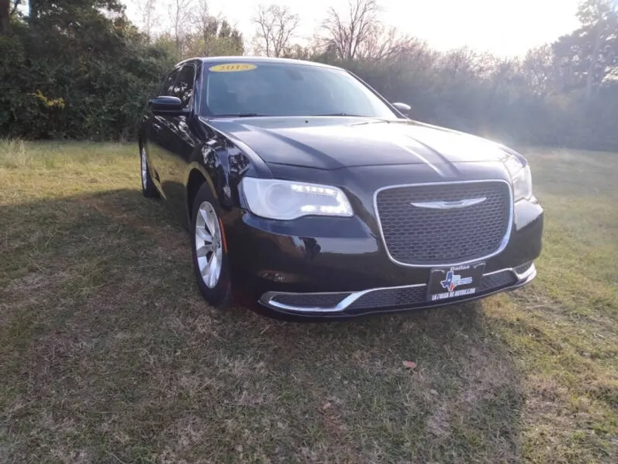 2015 Chrysler 300 Limited photo 1