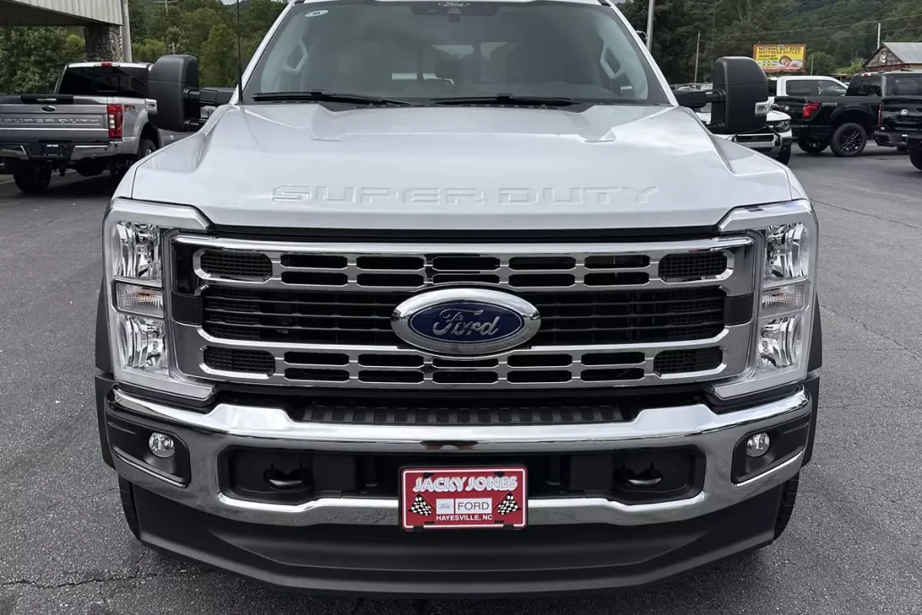 2025 Ford F-550 XL photo 1