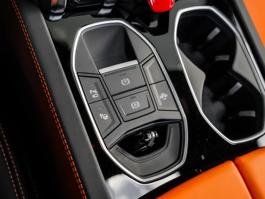 2022 Lamborghini Urus photo 17
