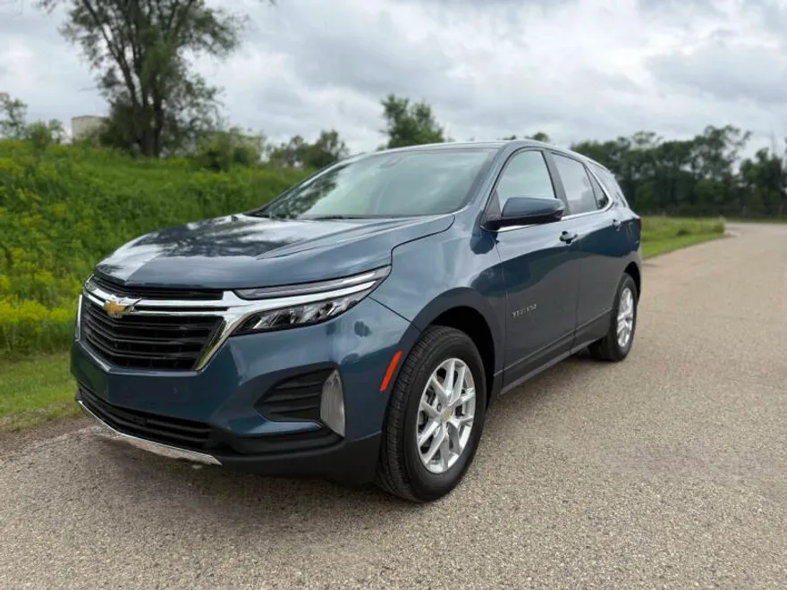 2024 Chevrolet Equinox LT photo 1