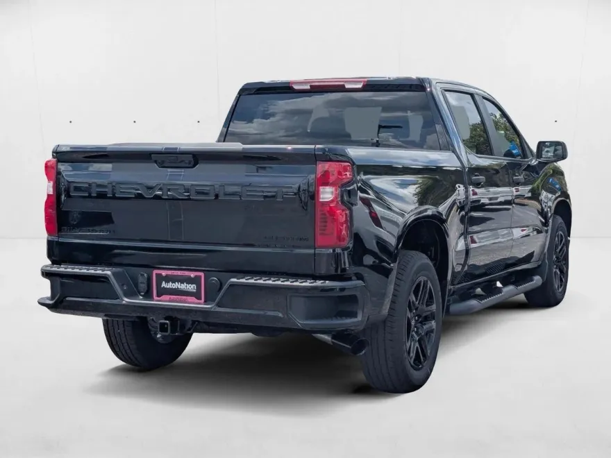 2026 Chevrolet Silverado 1500 Custom photo 1
