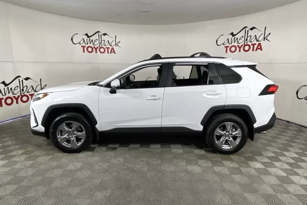 2025 Toyota RAV4 XLE photo 1