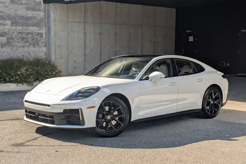 2024 Porsche Panamera 4 photo 1