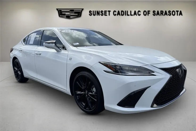 2024 Lexus ES 300h photo 1