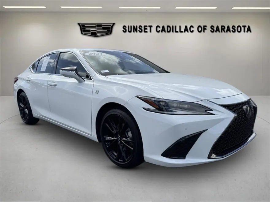 2024 Lexus ES 300h photo 1