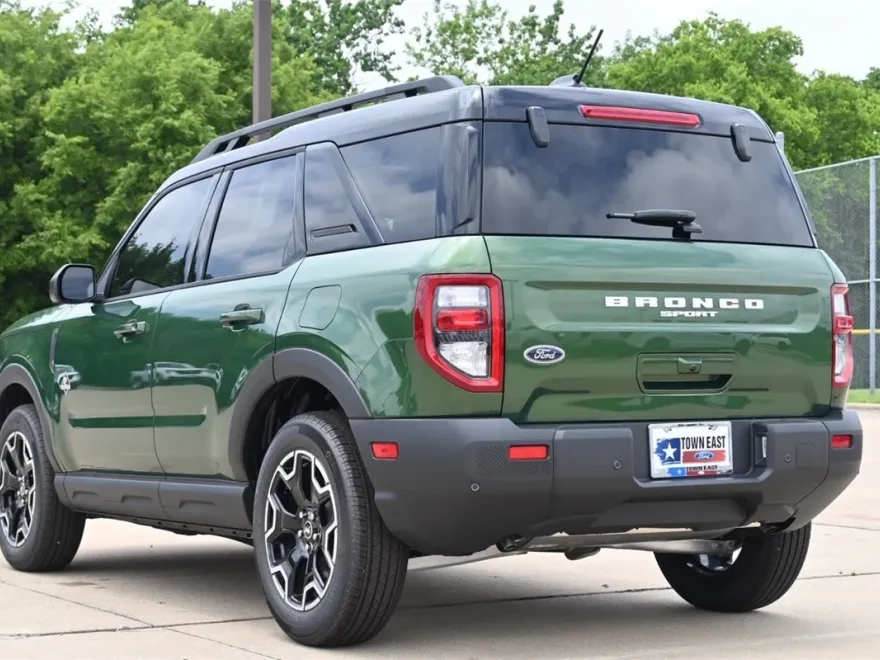 2025 Ford Bronco Sport Outer Banks photo 1
