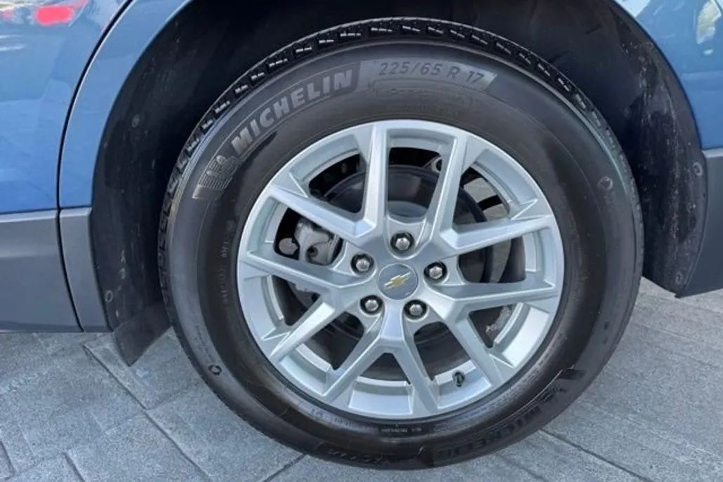 2024 Chevrolet Equinox LS photo 1