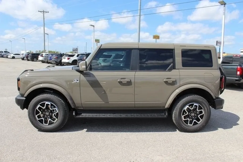 2025 Ford Bronco Outer Banks photo 1