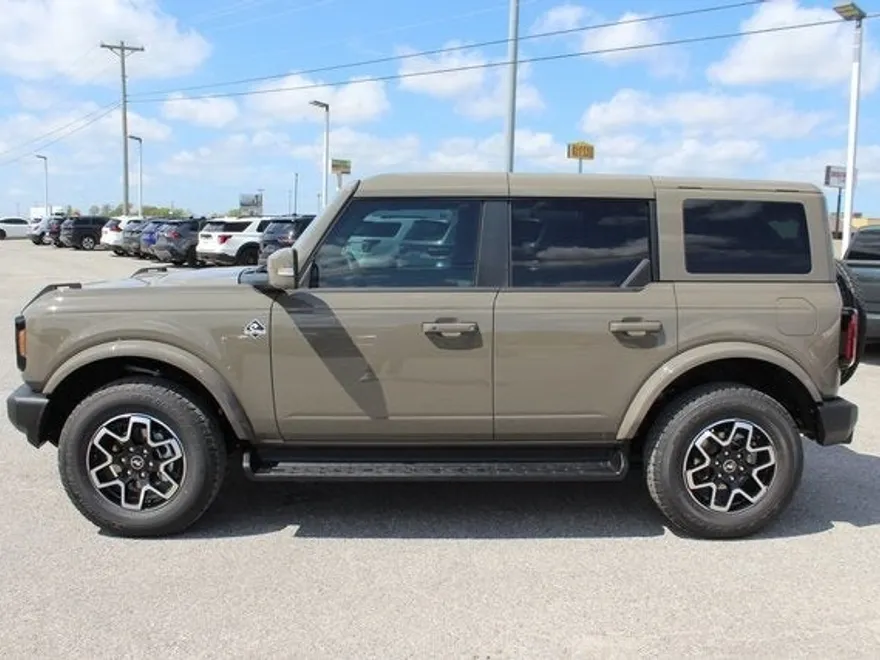 2025 Ford Bronco Outer Banks photo 1