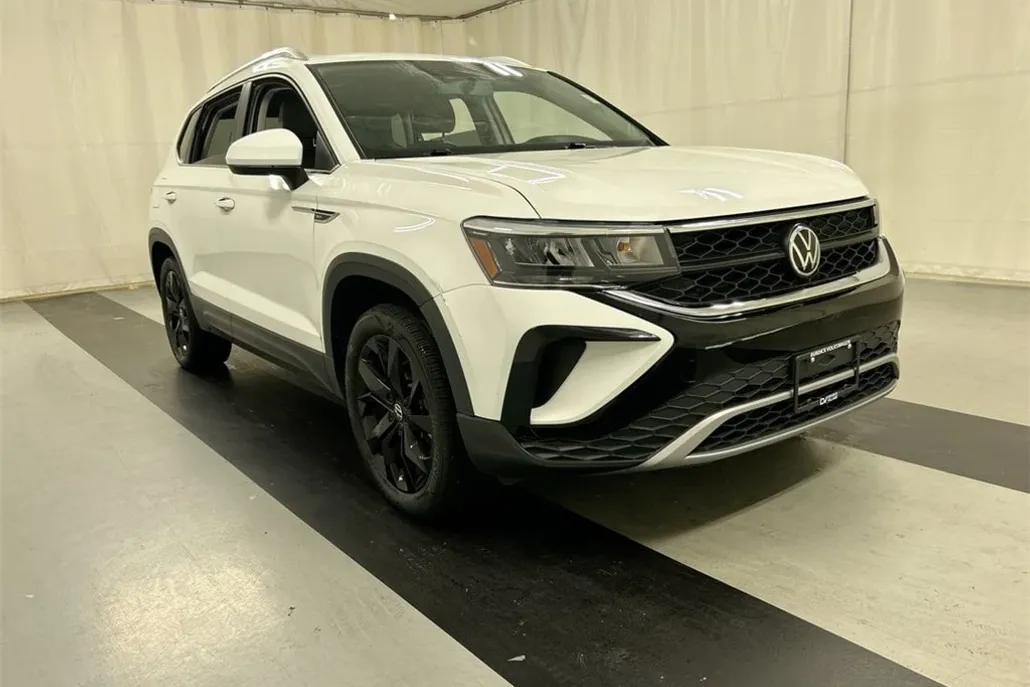 2022 Volkswagen Taos SE photo 1