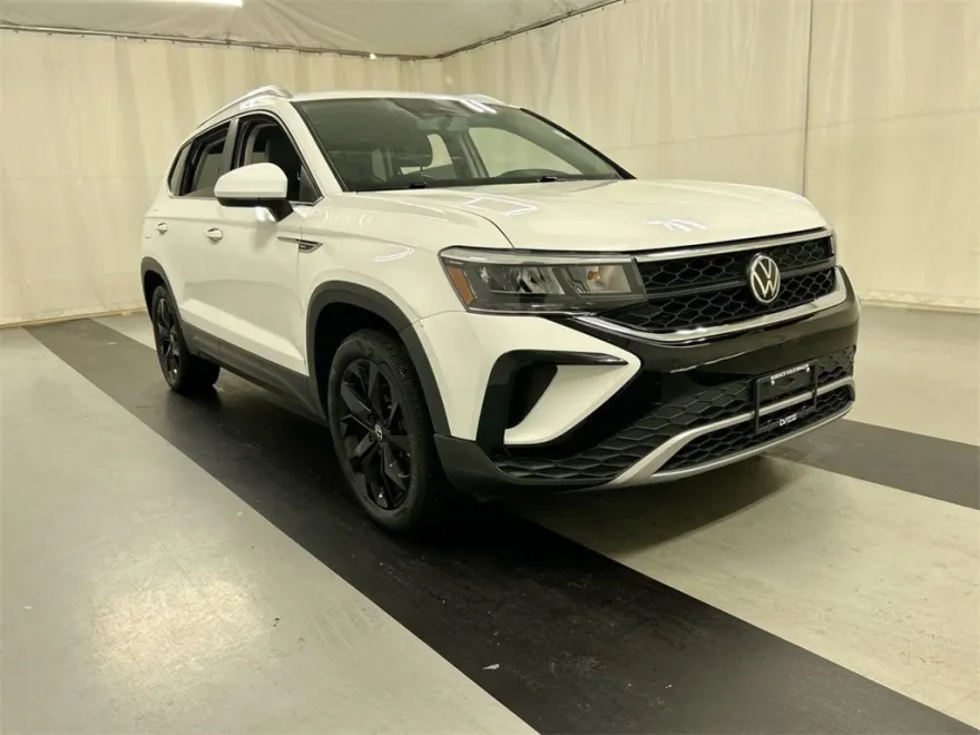 2022 Volkswagen Taos SE photo 1