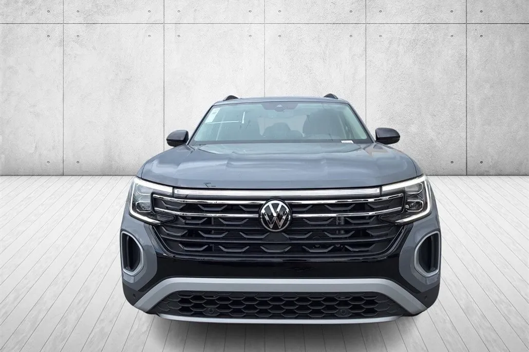 2025 Volkswagen Atlas SE Technology Peak Edition photo 1