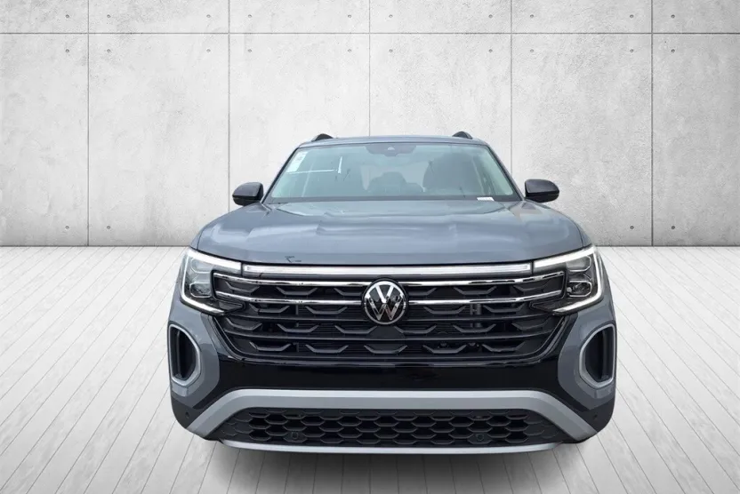 2025 Volkswagen Atlas SE Technology Peak Edition photo 1