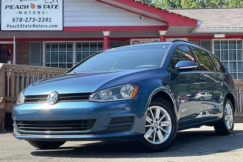 2017 Volkswagen Golf SportWagen TSI photo 1