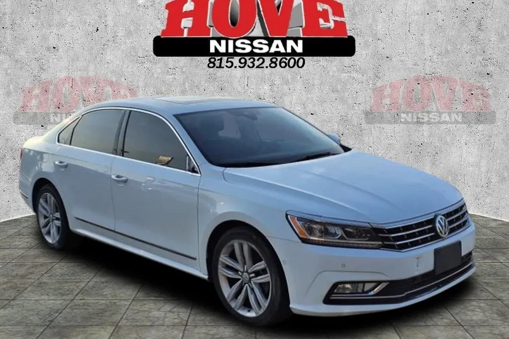 2017 Volkswagen Passat SEL Premium photo 1