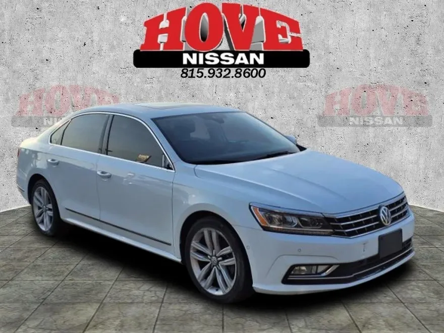 2017 Volkswagen Passat SEL Premium photo 1