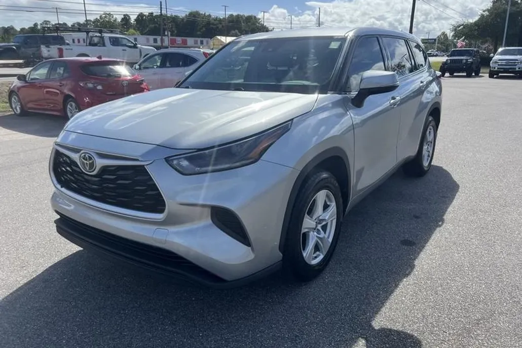 2021 Toyota Highlander XLE photo 1