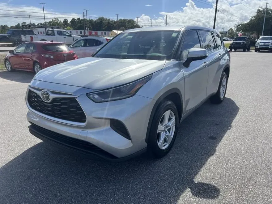 2021 Toyota Highlander XLE photo 1