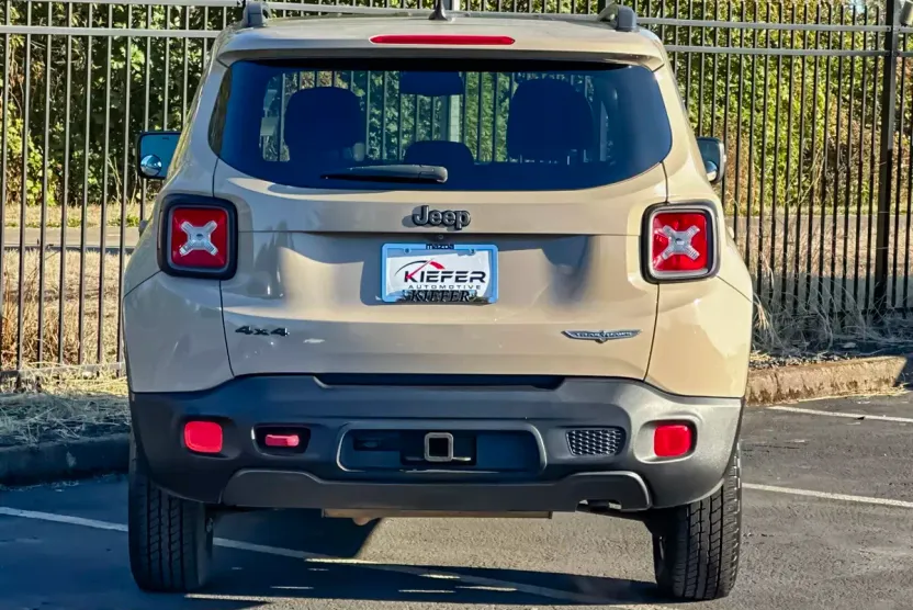 2017 Jeep Renegade Trailhawk photo 1