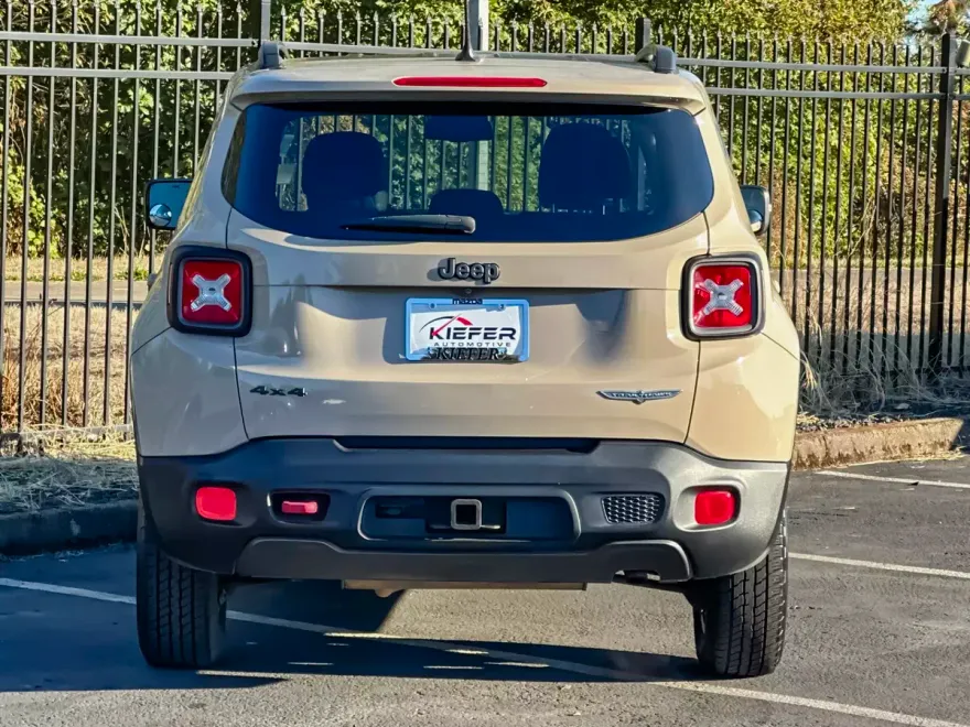 2017 Jeep Renegade Trailhawk photo 1
