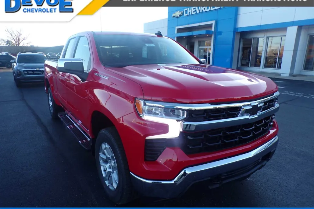 2025 Chevrolet Silverado 1500 LT photo 1