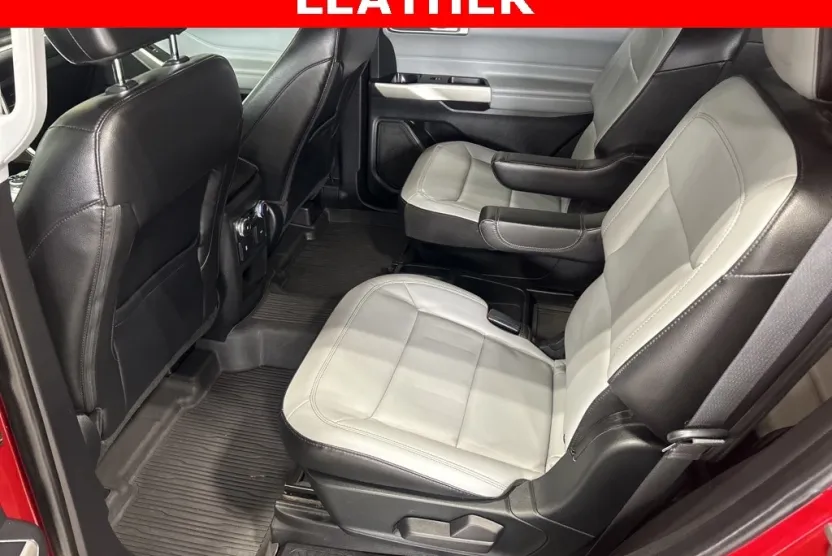 2021 Ford Explorer XLT photo 1