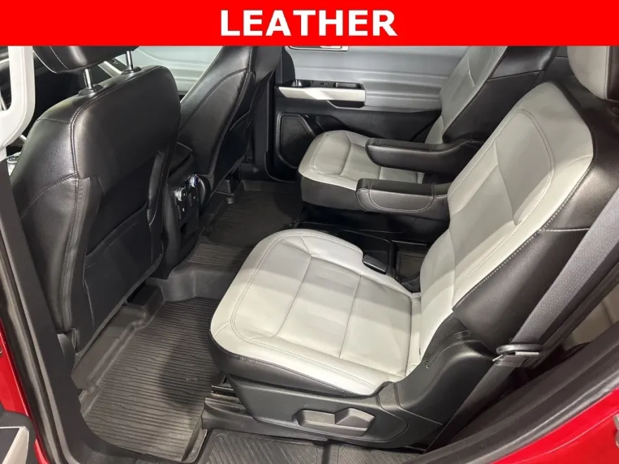 2021 Ford Explorer XLT photo 1