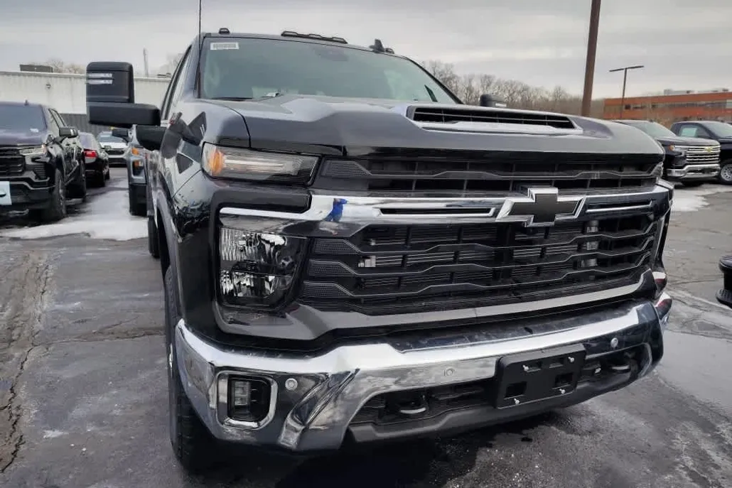 2025 Chevrolet Silverado 2500HD LT photo 1