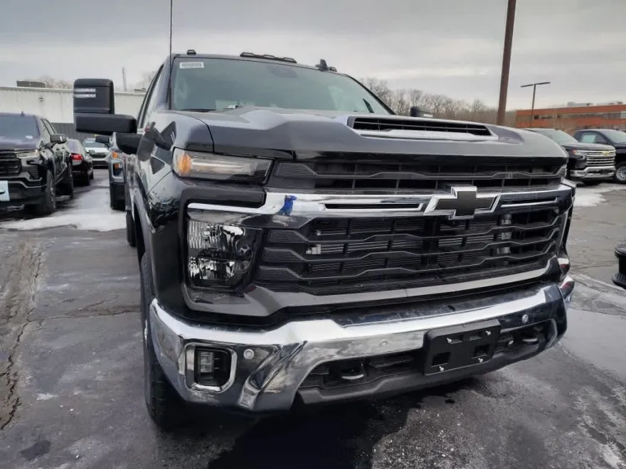 2025 Chevrolet Silverado 2500HD LT photo 1