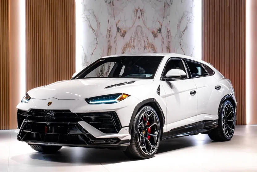 2023 Lamborghini Urus Performante photo 1