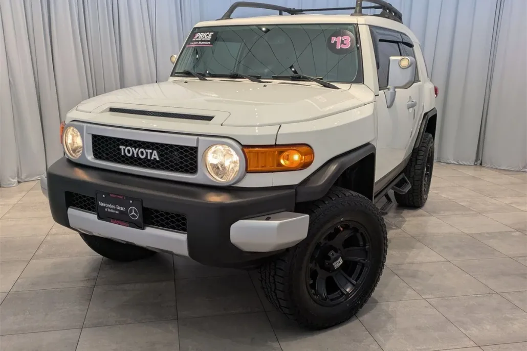 2013 Toyota FJ Cruiser Base photo 1