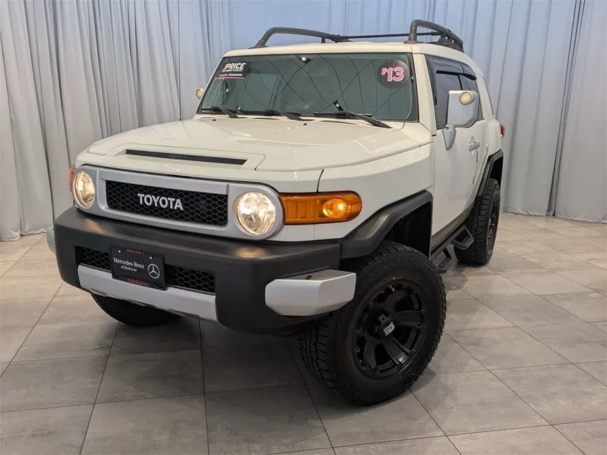 2013 Toyota FJ Cruiser Base photo 1
