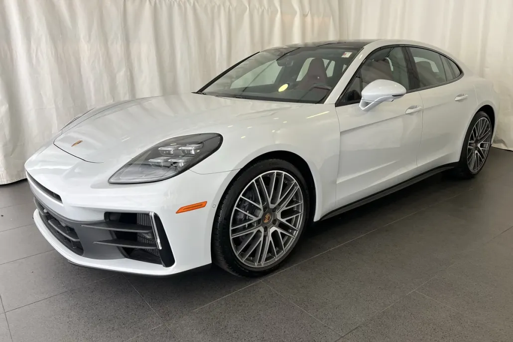 2025 Porsche Panamera 4 photo 1