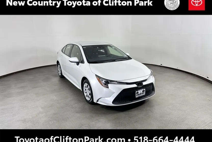 2022 Toyota Corolla LE photo 1