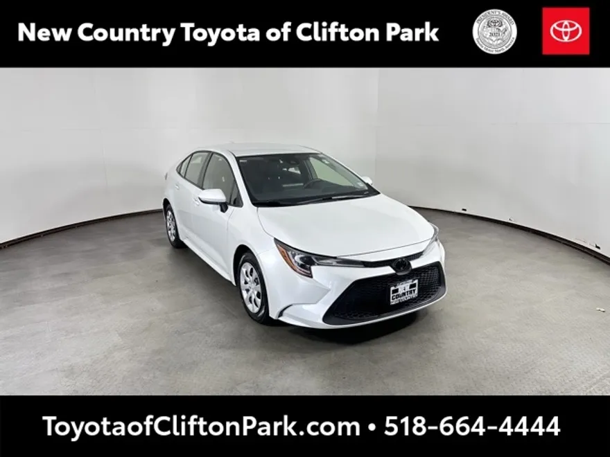 2022 Toyota Corolla LE photo 1