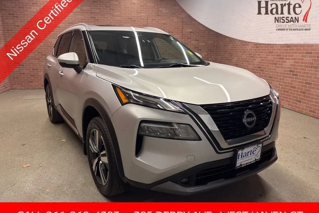 2022 Nissan Rogue SL photo 1
